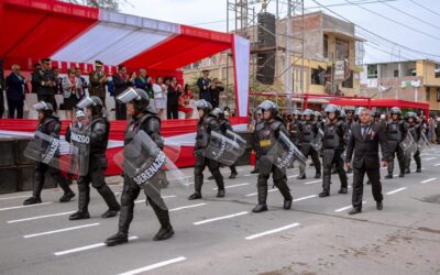 SERENAZGO DE SULLANA IMPLEMENTADOS CON UNIFORME DE ROBOCOP, MOTOS Y CHALECOS ANTIBALAS